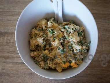 Πεντανόστιμη ελαφριά πατατοσαλάτα με γιαούρτι